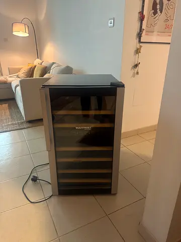 Small undercounter wine cooler / beverage fridge - good condition