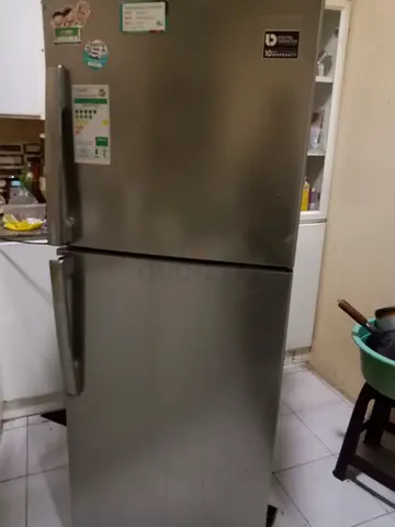 Silver double door refrigerator.Not working.