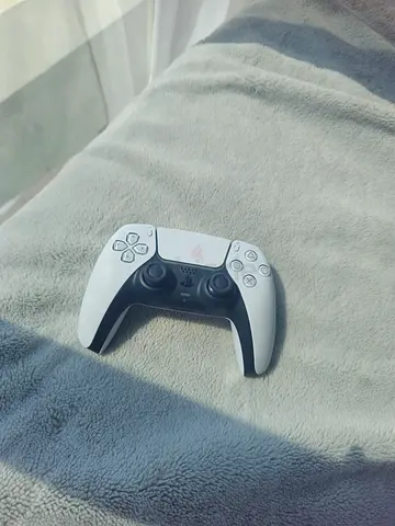 Sony PlayStation 5 DualSense controller - white, good condition