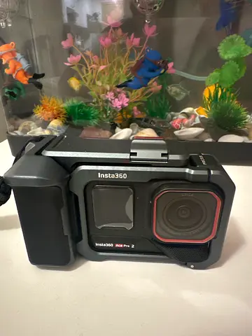 Insta 360 ace pro 2