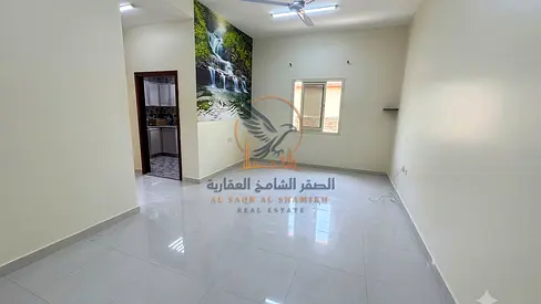 شقة غرفة وصالة بالمويهات 1 في بناية جديدة بمساحة ممتازة على شارع الشيخ عمار وقريبة من الشروق مول مع سهولة الوصول إلى دبي والشارقة