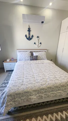 Queen bed with mattress, nightstand and dresser - complete bedroom set