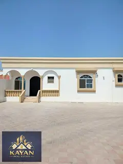 Villa for rent in Al-Salama, featuring 4 rooms, a majlis (reception room), and a large courtyard.