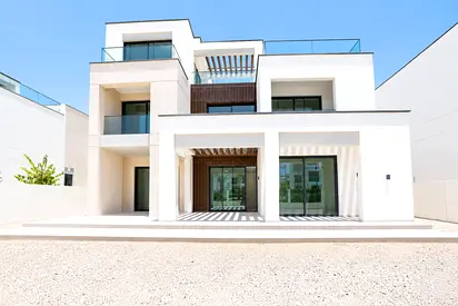 PREMIUM VILLA LIVING |PARK VIEW | LARGE PLOT