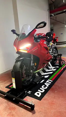 Ducati Panigale V2 with Akrapovic, GCC