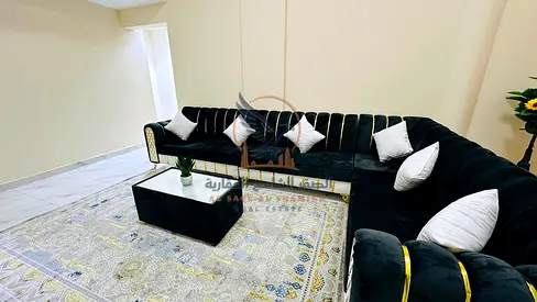 شقة مفروشة غرفتين وصالة للإيجار في عجمان بموقع مميز وقريب من دوار السفينة وكورنيش عجمان