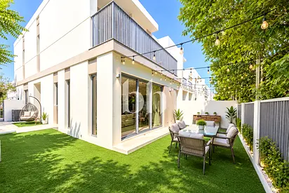 Internal | Backing onto pool | Perfect for kids