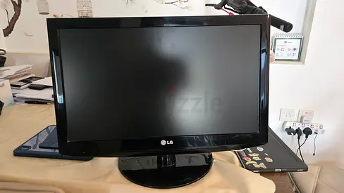 LG 22-inch LCD Monitor/TV in Good Working Condition
