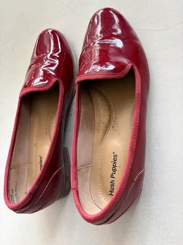 Maroon patent leather slip-on women's flats / loafers , size US 8