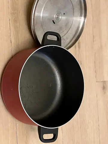 Non-stick Cooking Pot with Lid - big Size, Used