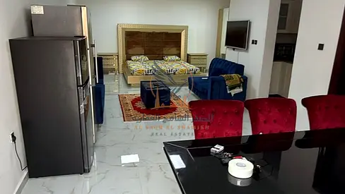 استوديو مفروش فاخر للإيجار الشهري بفرش نظيف ومرتب وأجهزة كهربائية كاملة شامل الإنترنت وجميع الفواتير وجاهز تماما للسكن الفوري المريح