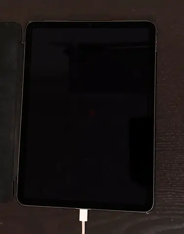 Apple ipad Air 5th gen 64 GB