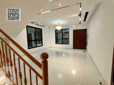 For sale: an upscale villa with 6 master bedrooms and a roof terrace.