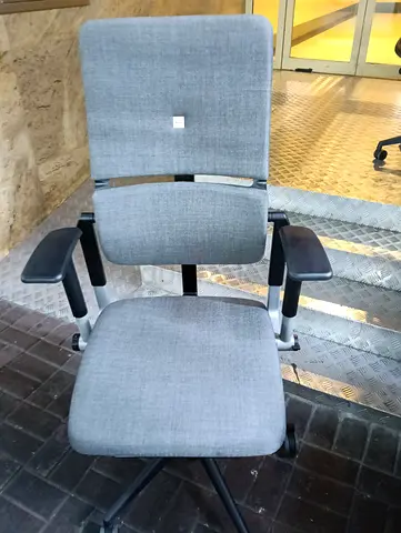 Steelcase please V2 chair for selling.fully loaded