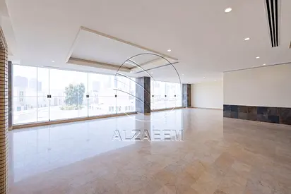 √ VACANT SHOW ROOM | 3 Floors | Up to 4 Payments √