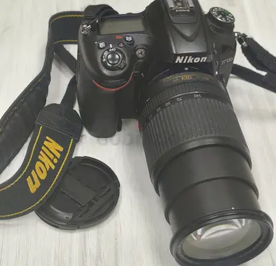 Nikon D7100 DSLR with 18-105mm VR Lens - Good Condition