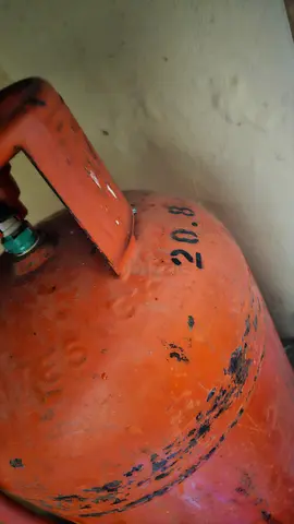 Used Orange LPG Gas Cylinder - Already full inside. Heavy Duty, 20L (Good for Cooking/Grill)