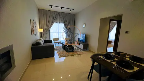 شقة مفروشة راقية أول ساكن في عجمان شارع الكويت غرفه وصالة مع بلكونة وحمامين وفرش جديد شامل الفواتير والإنترنت