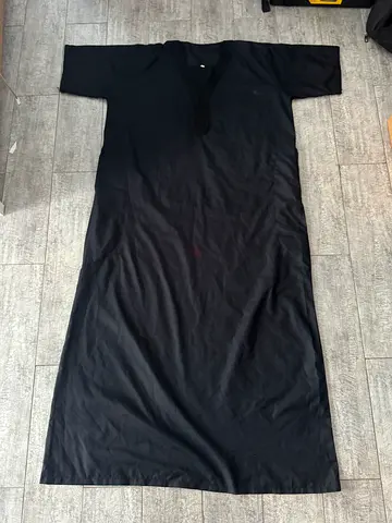 Black short sleeve thobe