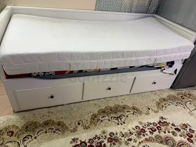 White wooden daybed with under-bed drawers and mattress - good condition