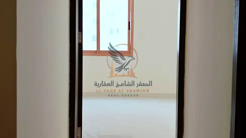 عرض حصري شقة لقطة للإيجار السنوي بتشطيبات ممتازة ومساحة رحبة وموقع استراتيجي وحيوي قريبة من الخدمات وجاهزة تماما للسكن الفوري المريح