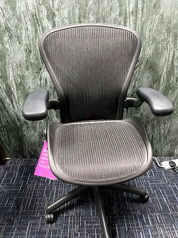 Herman miller Aeron size B fully loaded
