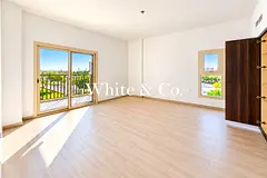 Vacant on transfer | Corner | Large Layout