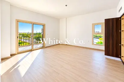 Vacant on transfer | Corner | Large Layout