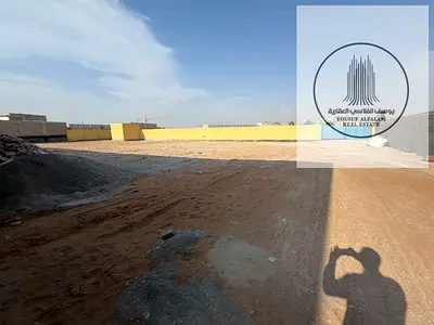 حوش 21,000 قدم² + 4 مستودعات | أم القيوين