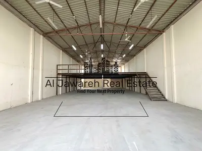 Warehouse for rent, 6,500 sq. ft., high ceiling, good price; suitable for any business activity.