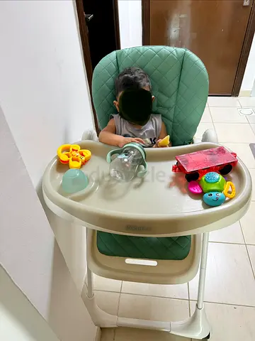 Giggles Baby feeding high chair - brand new