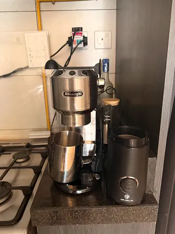 De'Longhi Espresso Coffee Maker with Milk Frother & grinder -  Good Condition
