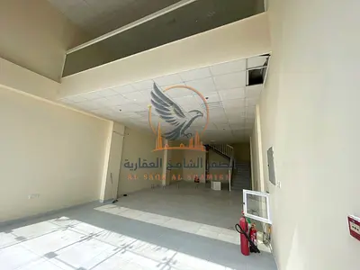 مستودع تجاري وصناعي مميز للإيجار السنوي يشتمل على مكتبين وحمام ونظام إطفاء حريق وتسهيلات بالدفع بموقع استراتيجي وجاهز تماما للتشغيل