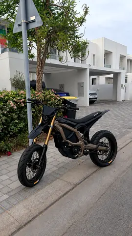 SURRON ULTRABEE 2025 + SUMOS (WITH GOOD HELMET AND CHEST PROTECTOR)