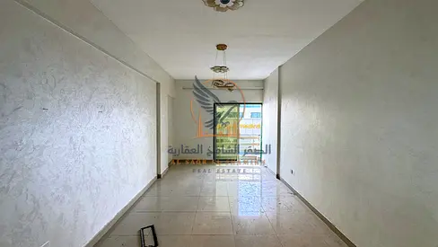 شقه ثلاث غرف وصاله واربع بلكونات مساحه ممتازه جداا قريبه من جميع الخدمات