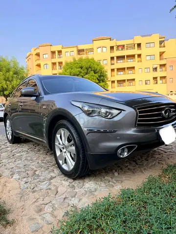 2016 Infiniti QX70 Luxury GCC Specs