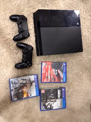 Sony PS4 Console with 2 Controllers + 4 Games (Driveclub, Rainbow Six, Battlefield)