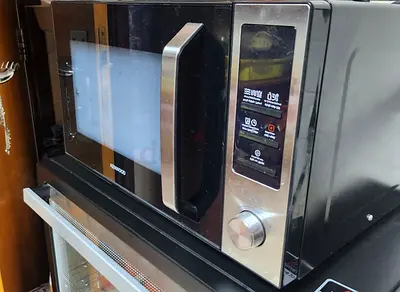 Kenwood countertop microwave in good working condition