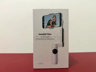 INSTA 360 FLOW - AI Powered Smartphone Gimbal