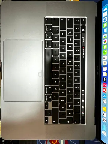 Macbook Pro 16 inch 2019 i7 16gb 512gb 4gb AMD GPU