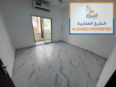 استوديو للإيجار السنوي في الراشدية 1 عجمان  مساحة كبيرة وتقسيمات ممتازة بلكونة بإطلالة ممتازة مطبخ منفصل تكييف وتبريد سبليت الطابق الأول بدون مصعد  ال