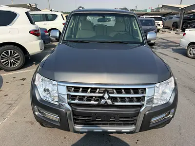 Mitsubshi pajero 2015 Gary color GCC calen car