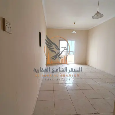 شقة غرفة وصالة ببلكونة وتكييف مركزي للإيجار بشارع خليفة عجمان