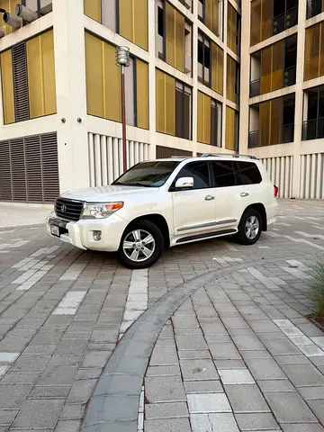 Toyota Land Cruiser 2014 GXR V8 GCC Specs
