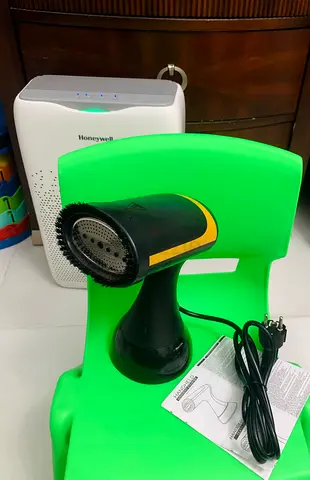 Like New - Portable Handheld Steamer (2x used)