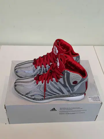 Men's Adidas D Rose basketball shoes 41 EU (8 US) — grey/red, Used once Basketball Shoes