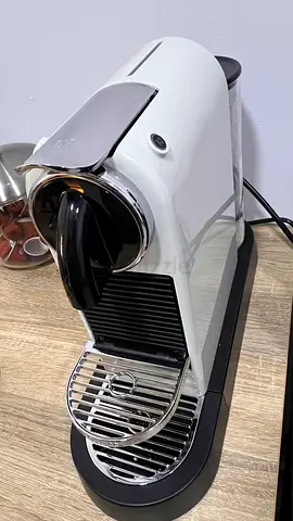3 week used Nespresso-style Capsule Coffee Machine - Compact White -