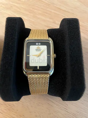 Vintage Seiko Gold-tone Rectangular Analog Dress Watch with Mesh Bracelet