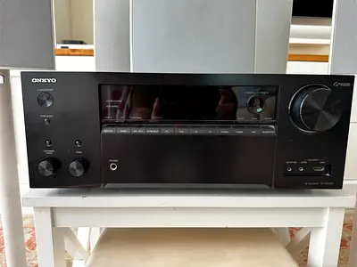 ONKYO TX-NR696 Receiver and Amp
