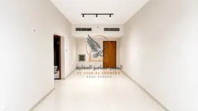 Two-bedroom apartment with a living room, excellent size, balcony, and prime location for annual ren